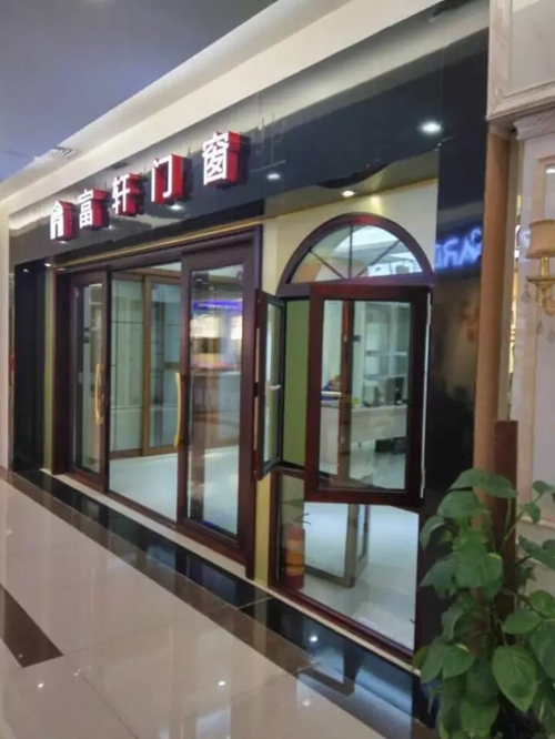 “煥然一新，光彩奪目”——泉州富軒加盟店裝修完畢