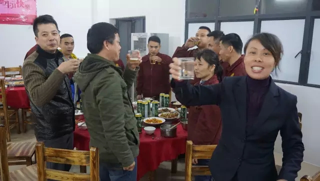 佳肴洋溢歡慶，蛋糕分享甜蜜??！富軒第四季員工生日會感恩來襲......