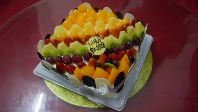 佳肴洋溢歡慶，蛋糕分享甜蜜！！富軒第四季員工生日會感恩來襲......