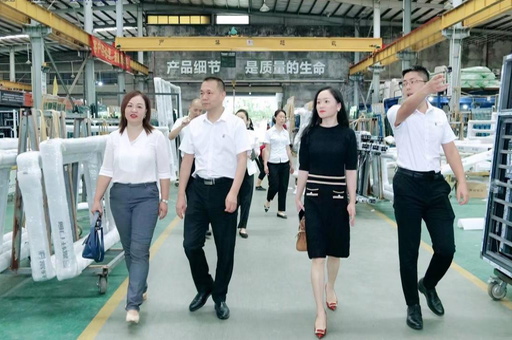 以匠心和精品制勝市場(chǎng),新浪家居2022品質(zhì)門(mén)窗發(fā)現(xiàn)之旅走進(jìn)富軒全屋門(mén)窗