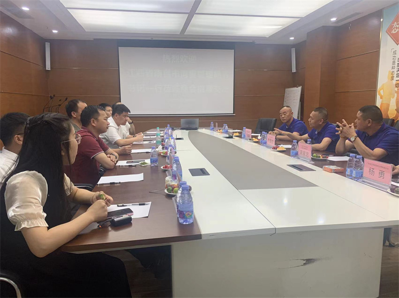 南昌市灣里管理局龔書記一行蒞臨富軒全屋門窗工匠館參觀指導