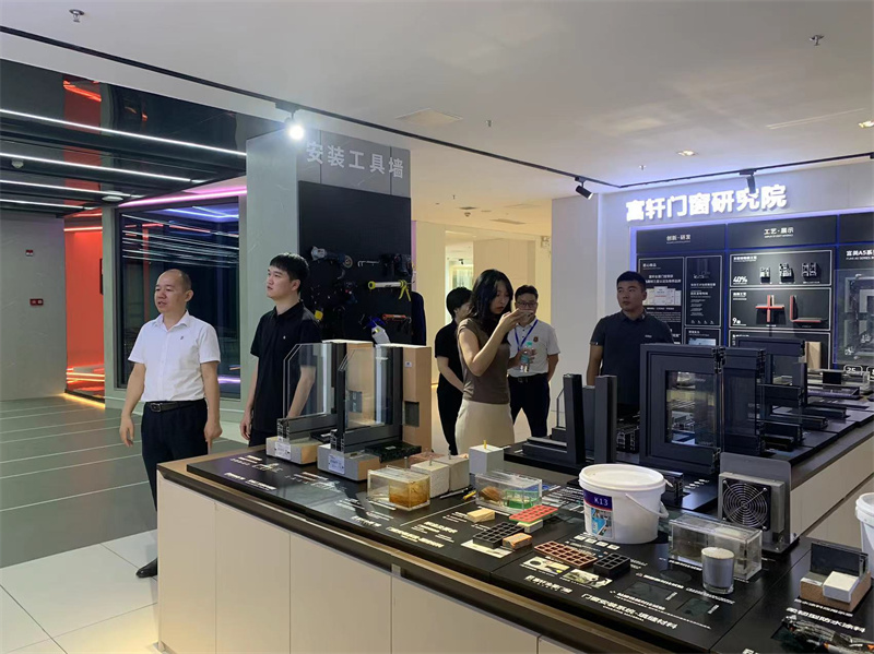 居然之家集團(tuán)門窗事業(yè)部蒞臨富軒全屋門窗總部，雙方展開深度交流！